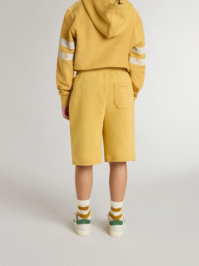 Short de jogging pour enfant jaune ocre avec broderie