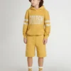 Short de jogging pour enfant jaune ocre avec broderie