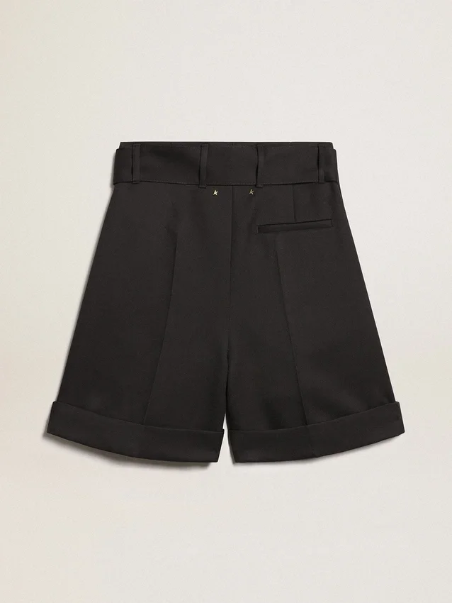 Short pour femme en gabardine de laine noire avec ceinture