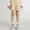 Short pour fille couleur sable avec logo brodé