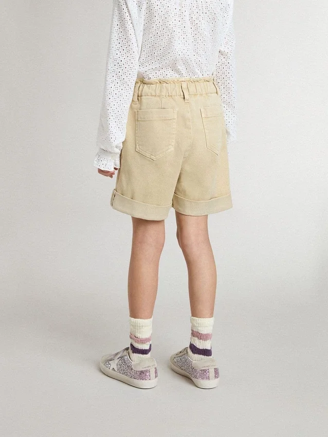 Short pour fille couleur sable avec logo brodé