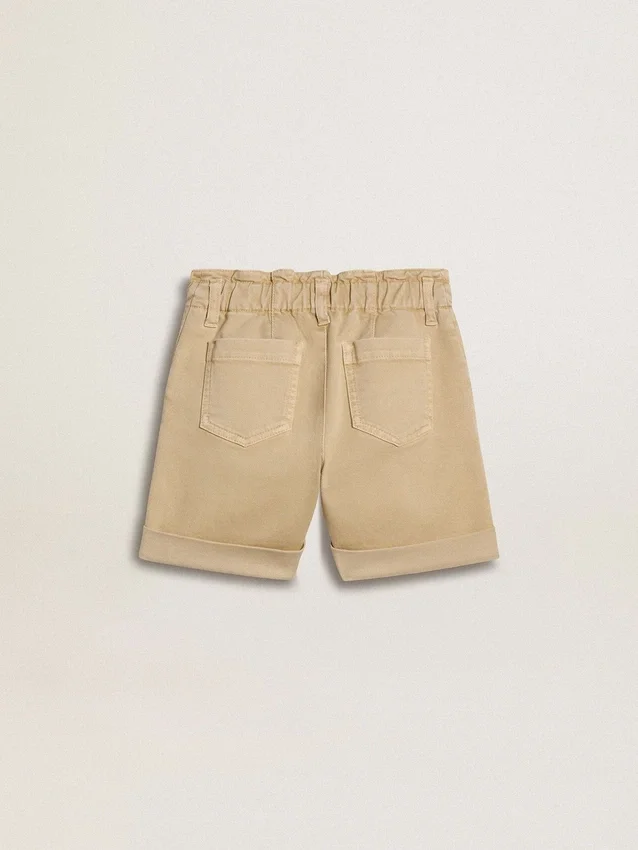 Short pour fille couleur sable avec logo brodé
