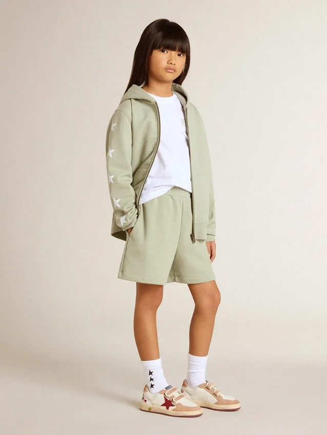 Short vert clair avec une étoile blanche