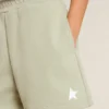 Short vert clair avec une étoile blanche