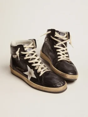 Sky-Star en cuir nappa noir avec une étoile en cuir blanc