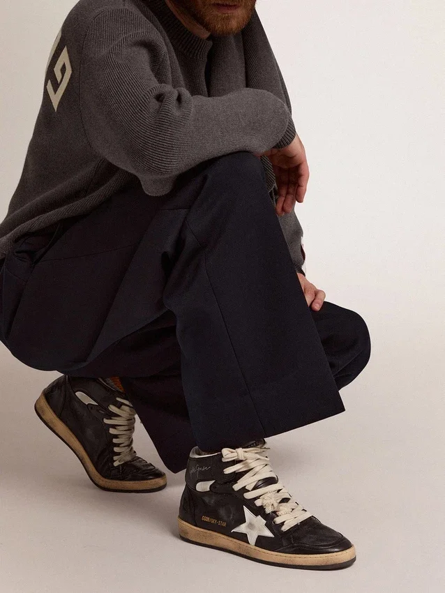 Sky-Star en cuir nappa noir avec une étoile en cuir blanc