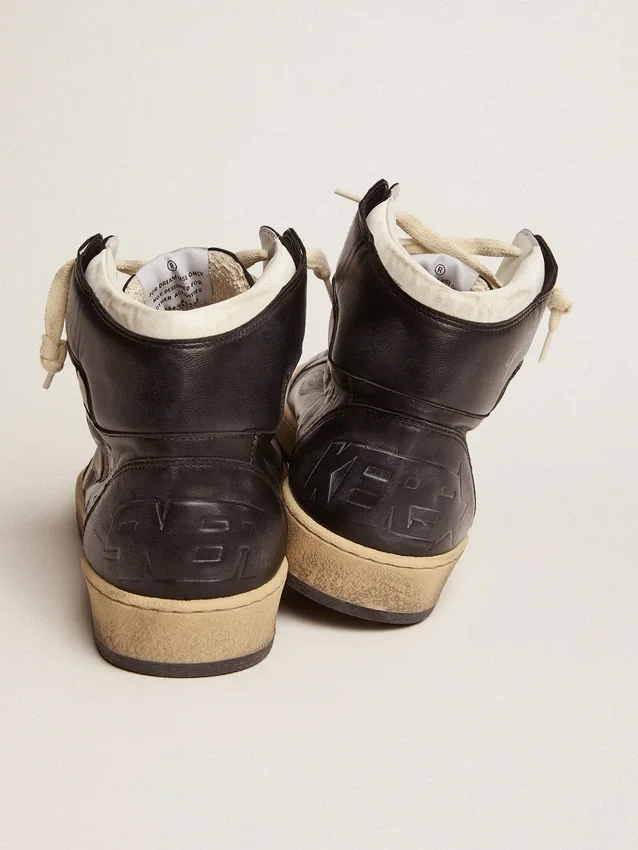 Sky-Star en cuir nappa noir avec une étoile en cuir blanc