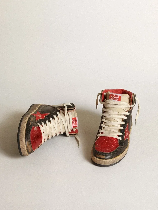 Sky-Star pour femme en cuir noir brillant avec étoile rouge