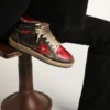 Sky-Star pour femme en cuir noir brillant avec étoile rouge