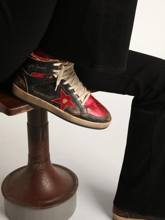 Sky-Star pour femme en cuir noir brillant avec étoile rouge