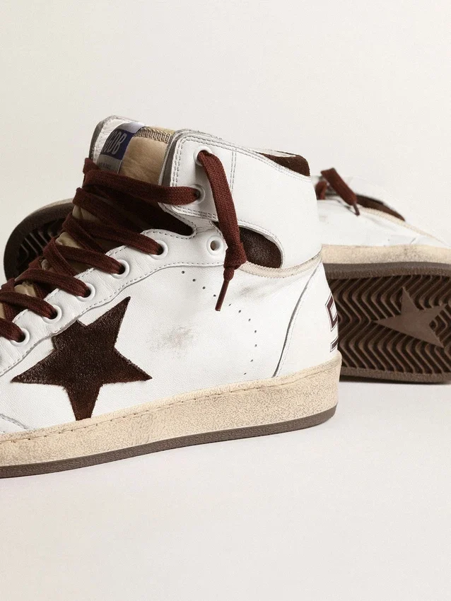 Sky-Star pour homme en cuir nappa blanc avec une étoile en daim chocolat