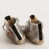 Slide pour femme avec tige en cuir métallisé argenté et empiècement en cuir métallisé rouge