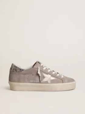 Sneakers Hi Star pour femme en daim beige avec étoile en cuir laminé et languette de talon pailletée