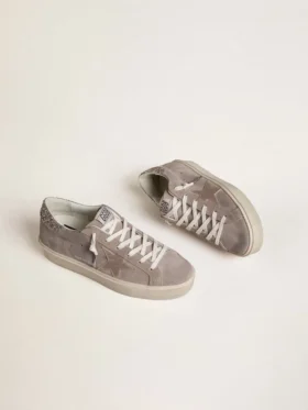 Sneakers Hi Star pour femme en daim beige avec étoile en cuir laminé et languette de talon pailletée