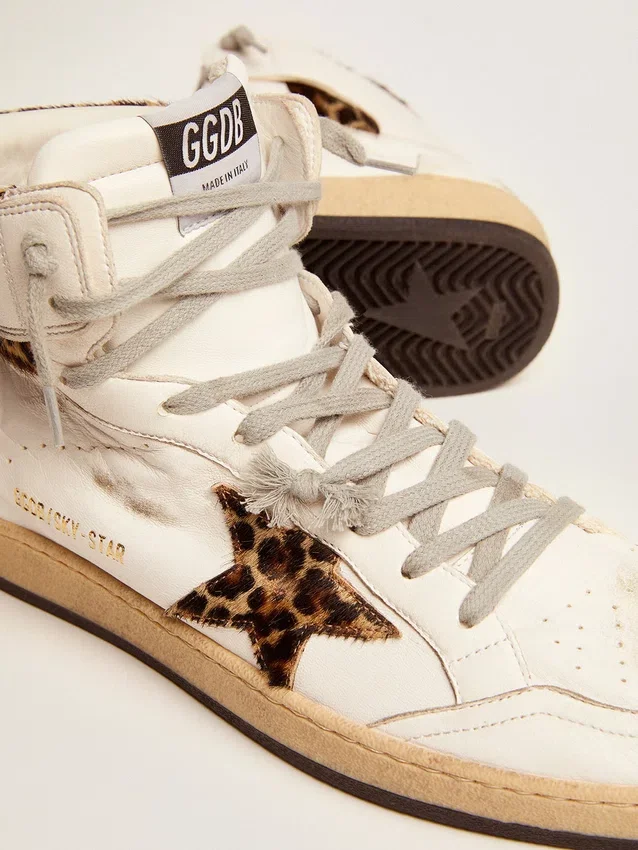Sneakers Sky-Star avec signature sur la cheville et empiècements en peaux de poney à imprimé léopard