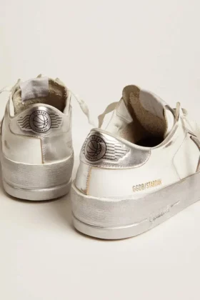 Sneakers Stardan avec étoile en cuir métallisé argenté et languette au talon