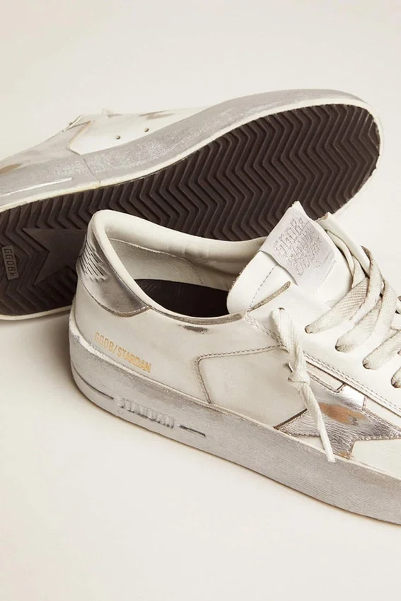 Sneakers Stardan avec étoile en cuir métallisé argenté et languette au talon