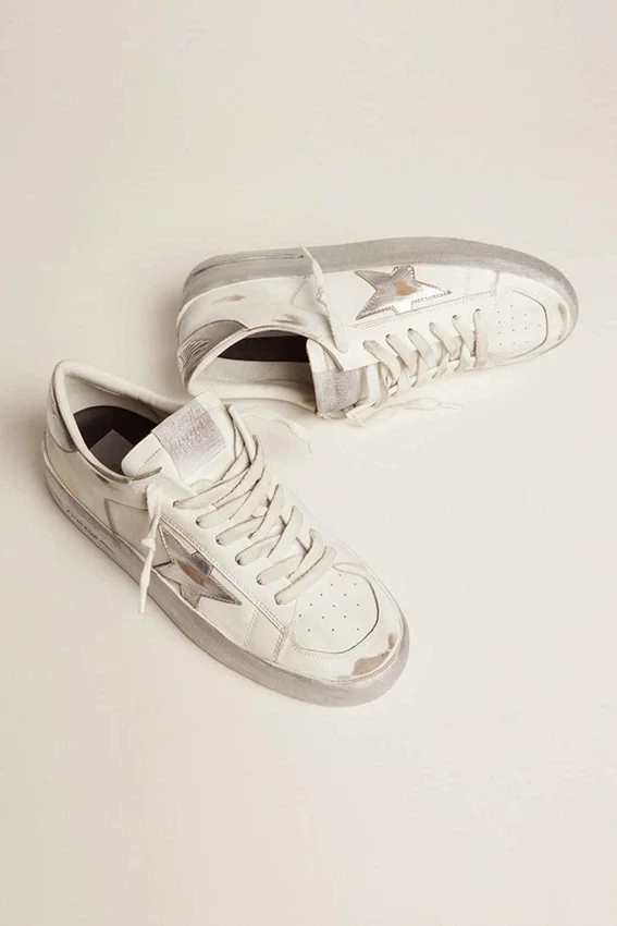 Sneakers Stardan avec étoile en cuir métallisé argenté et languette au talon