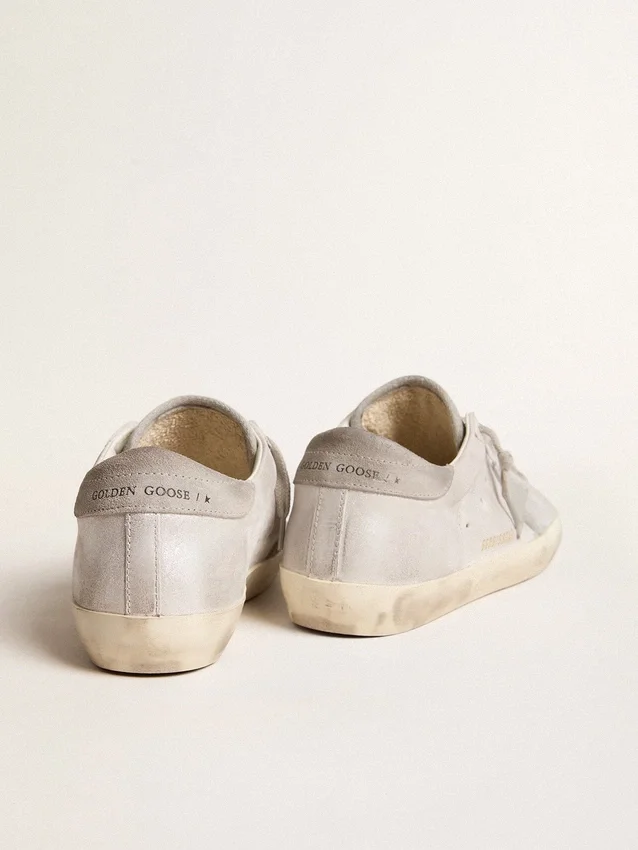 Sneakers Super-Star en cuir gris-blanc à effet pailleté avec étoile en cuir