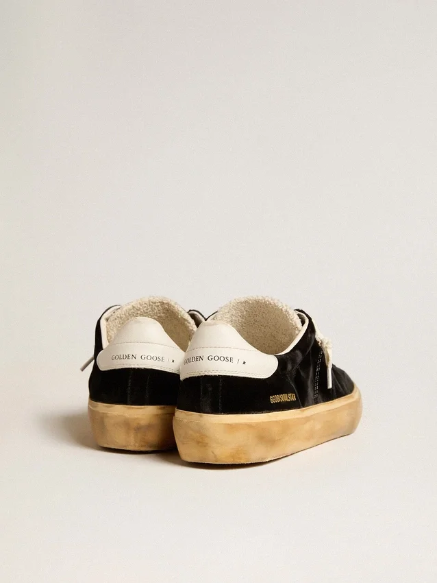 Soul Star en velours noir avec languette de talon en cuir blanc