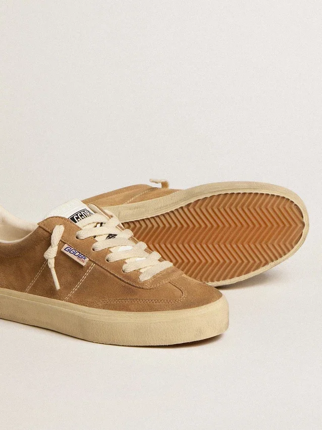 Soul Star pour femme en daim couleur camel avec languette et talon en cuir blanc