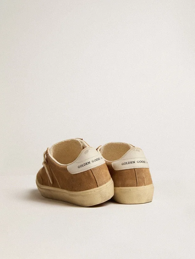 Soul Star pour femme en daim couleur camel avec languette et talon en cuir blanc