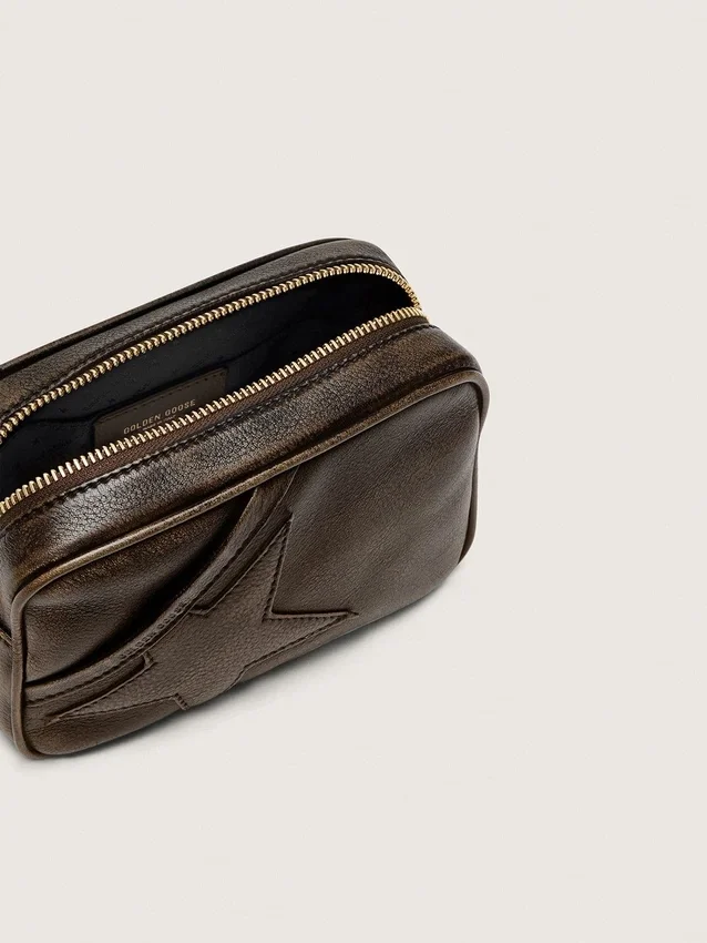 Star Bag en cuir marron foncé vieilli avec étoile ton sur ton