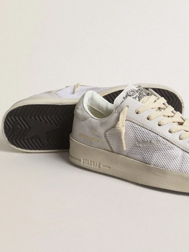 Stardan LTD en cuir blanc avec étoile et languette au talon en daim gris glacier