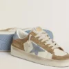 Stardan LTD en cuir blanc et daim tabac, avec étoile et languette au talon en daim bleu clair