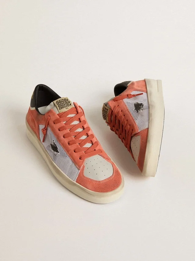 Stardan LTD en daim et mesh couleur corail avec une étoile en cuir noir