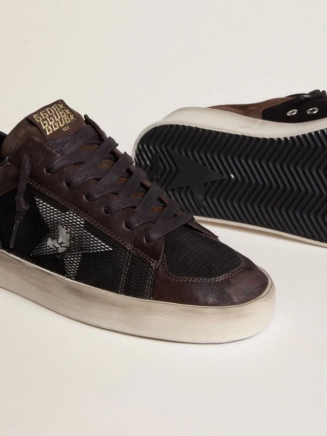 Stardan pour homme en daim marron et maille noire, avec une étoile en cuir blanc et des empiècements en cuir nappa