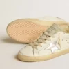 Super-Star avec étoile en cuir argenté et languette de talon en cuir imprimé croco