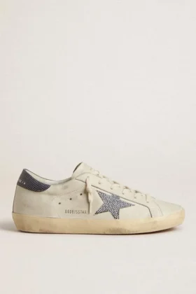 Super-Star avec étoile en cuir couleur crème ornée de cristaux Swarovski et languette de talon en cuir bleu à imprimé lézard