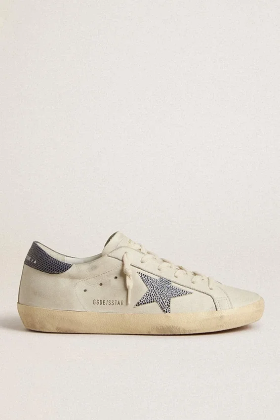 Super-Star avec étoile en cuir couleur crème ornée de cristaux Swarovski et languette de talon en cuir bleu à imprimé lézard