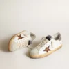 Super-Star avec une étoile beige et une languette de talon à paillettes roses