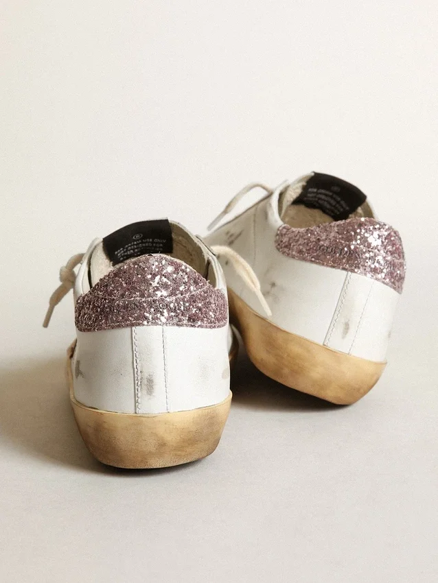 Super-Star avec une étoile beige et une languette de talon à paillettes roses