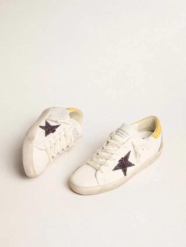 Super-Star bio pour femme avec étoile pailletée rouge et languette de talon en cuir