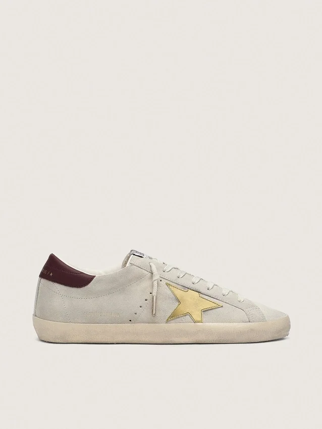 Super-Star CNY pour homme en daim ivoire avec étoile en cuir métallisé et languette de talon en cuir