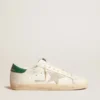 Super-Star en cuir blanc avec étoile en daim gris glacé et languette de talon en cuir vert