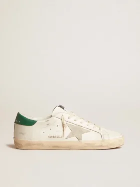 Super-Star en cuir blanc avec étoile en daim gris glacé et languette de talon en cuir vert