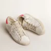 Super-Star en cuir blanc pour femme, avec étoile perforée et languette de talon en nylon fuchsia