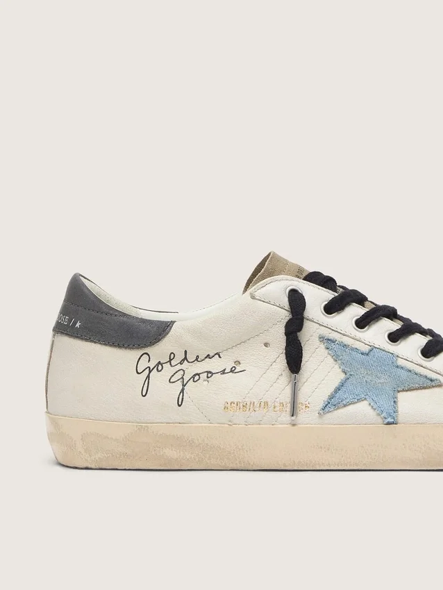 Super-Star en cuir nappa avec étoile en daim bleu clair et languette de talon en cuir gris