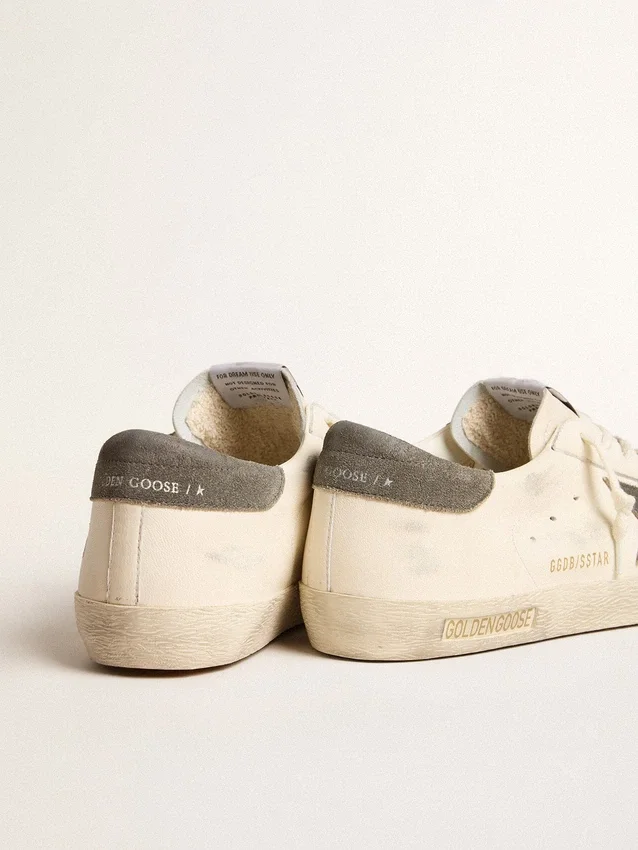 Super-Star en cuir nappa avec étoile et languette de talon en daim gris