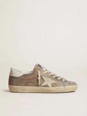 Super-Star en daim beige et cristaux multicolores, avec étoile et languette de talon en cuir couleur crème