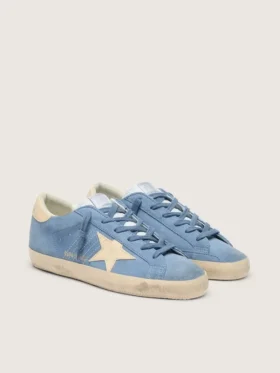 Super-Star en daim bleu clair avec étoile et languette de talon en cuir beige