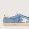 Super-Star en daim bleu clair avec étoile et languette de talon en cuir beige