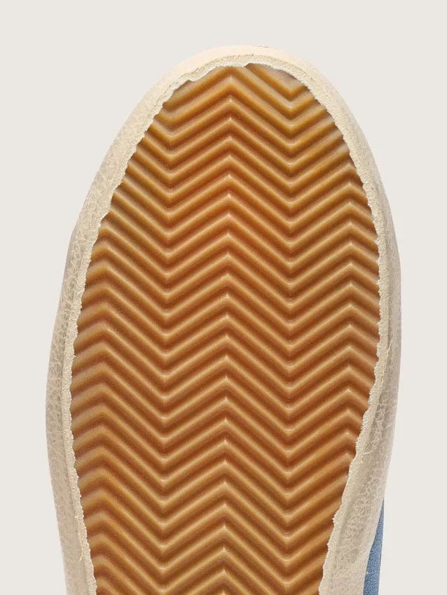 Super-Star en daim bleu clair avec étoile et languette de talon en cuir beige