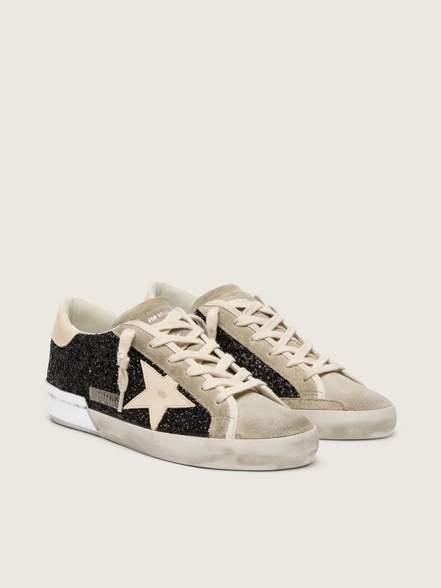 Super-Star en paillettes noires avec étoile crème et empiècements en daim