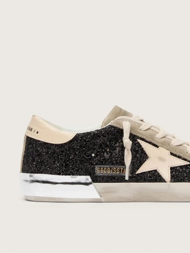 Super-Star en paillettes noires avec étoile crème et empiècements en daim