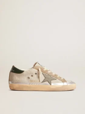 Super-Star en toile grise avec une étoile en cuir vert et une languette au talon